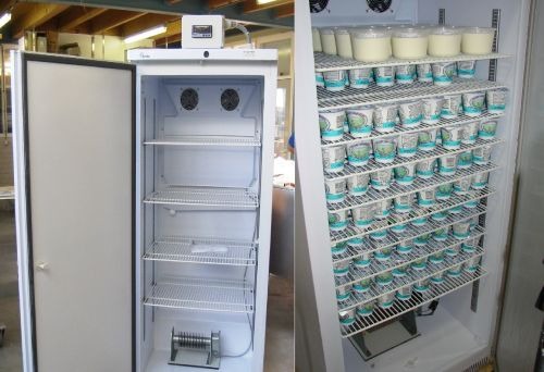 Incubation cabinet for small quantities of yogurt